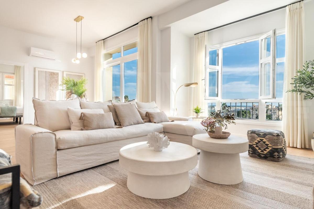 Elegant Coastal Charm With Unique Views By Rems Lejlighed *