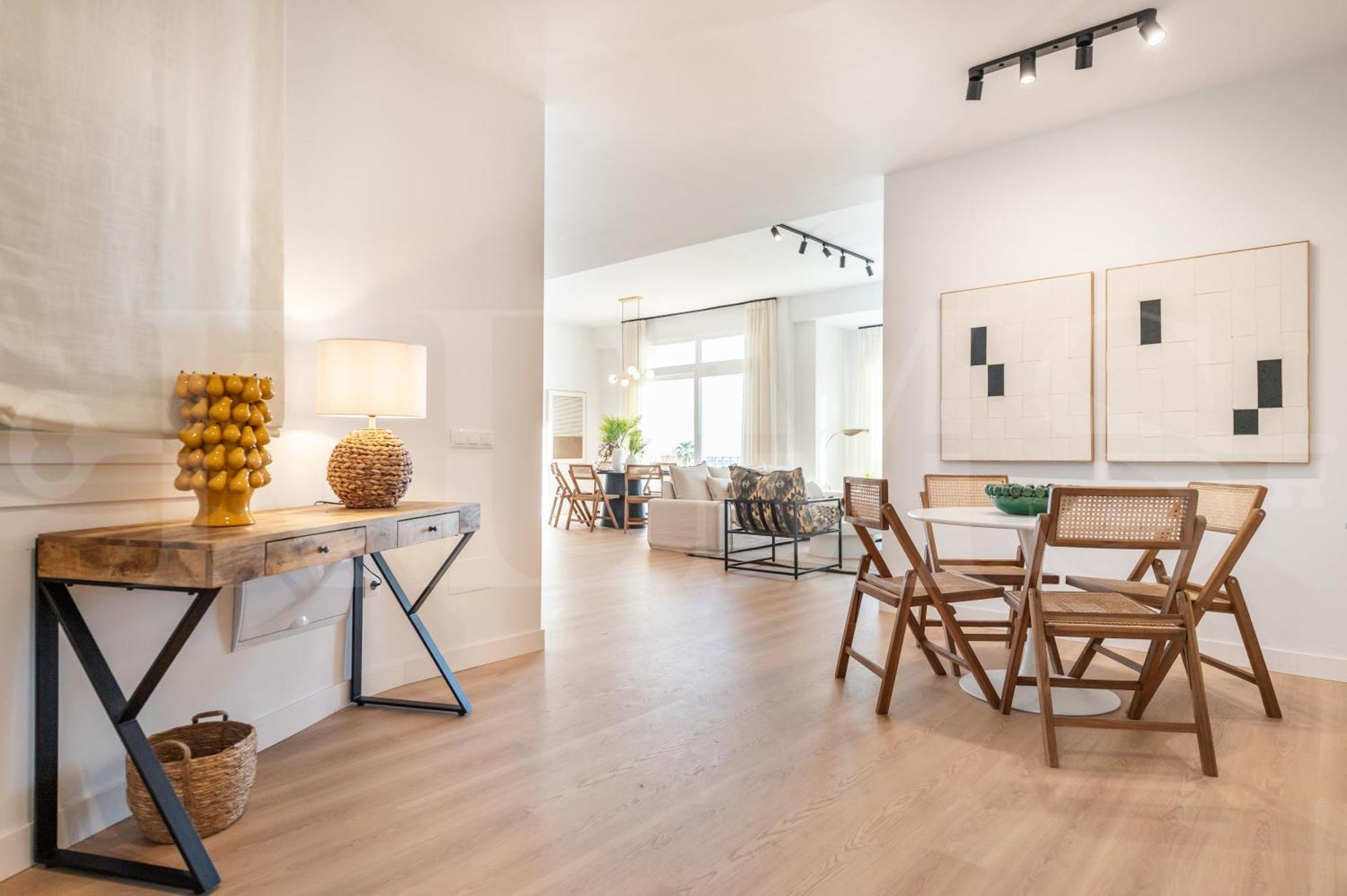 Elegant Coastal Charm With Unique Views By Rems Lejlighed Málaga