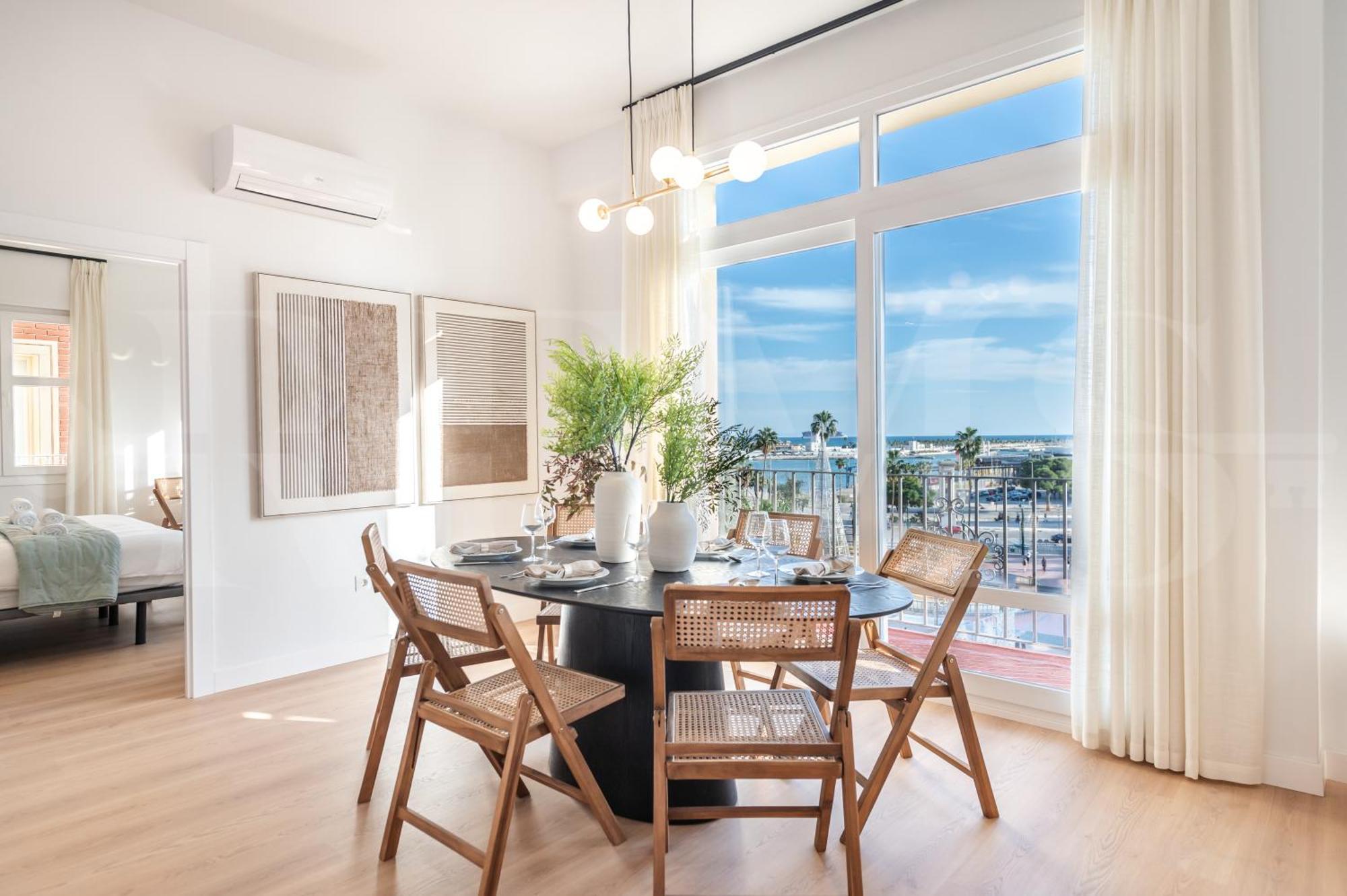 Lejlighed Elegant Coastal Charm With Unique Views By Rems