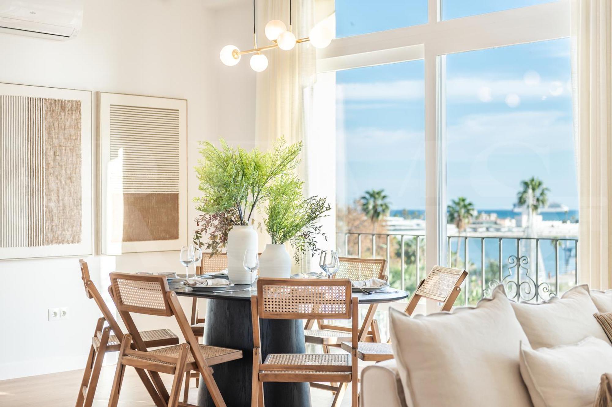 Lejlighed Elegant Coastal Charm With Unique Views By Rems *