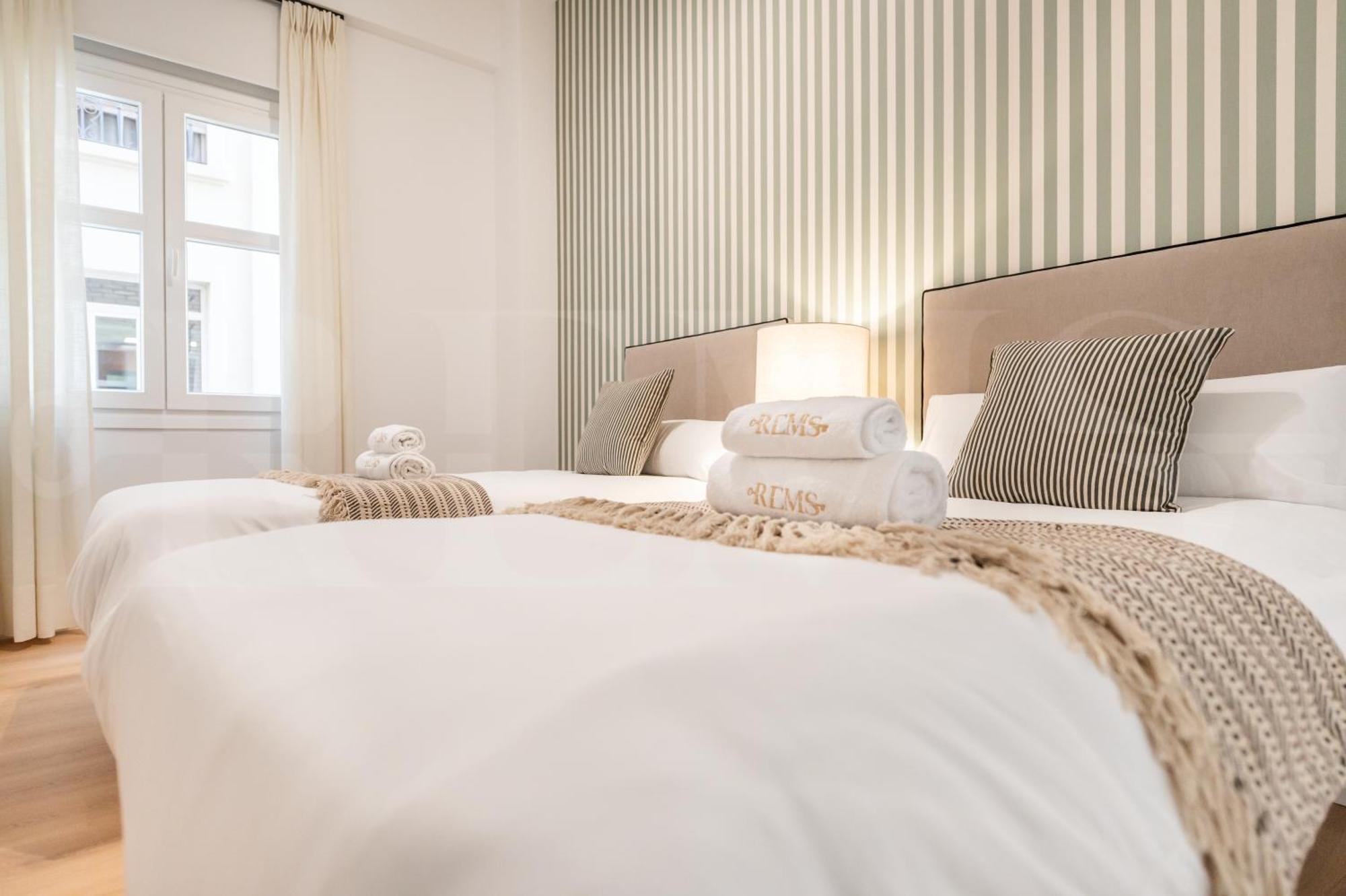 Lejlighed Elegant Coastal Charm With Unique Views By Rems Málaga