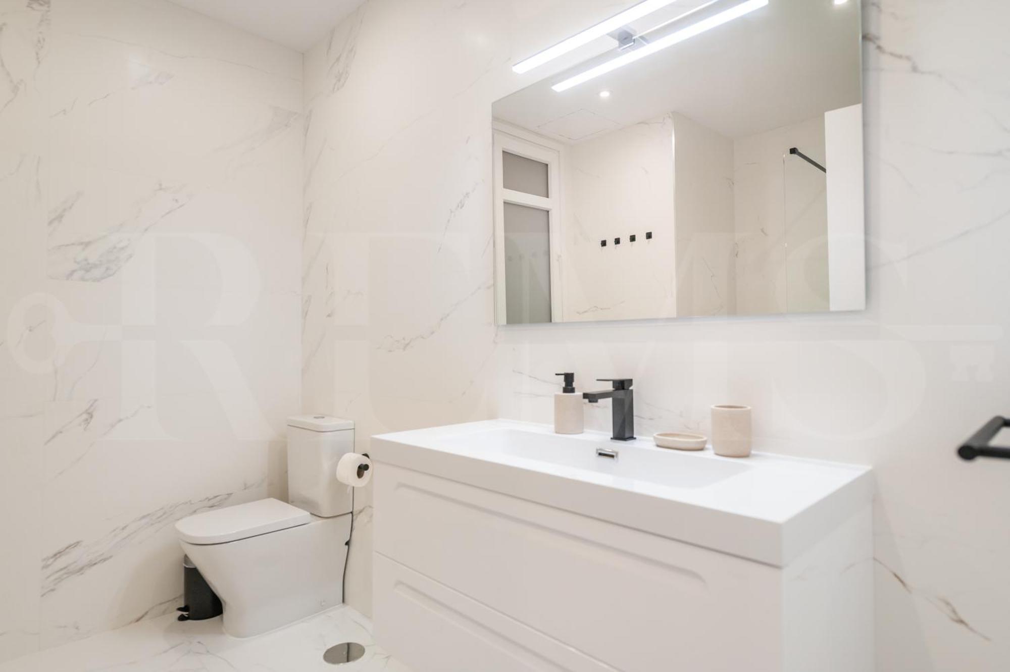 Elegant Coastal Charm With Unique Views By Rems Lejlighed Málaga